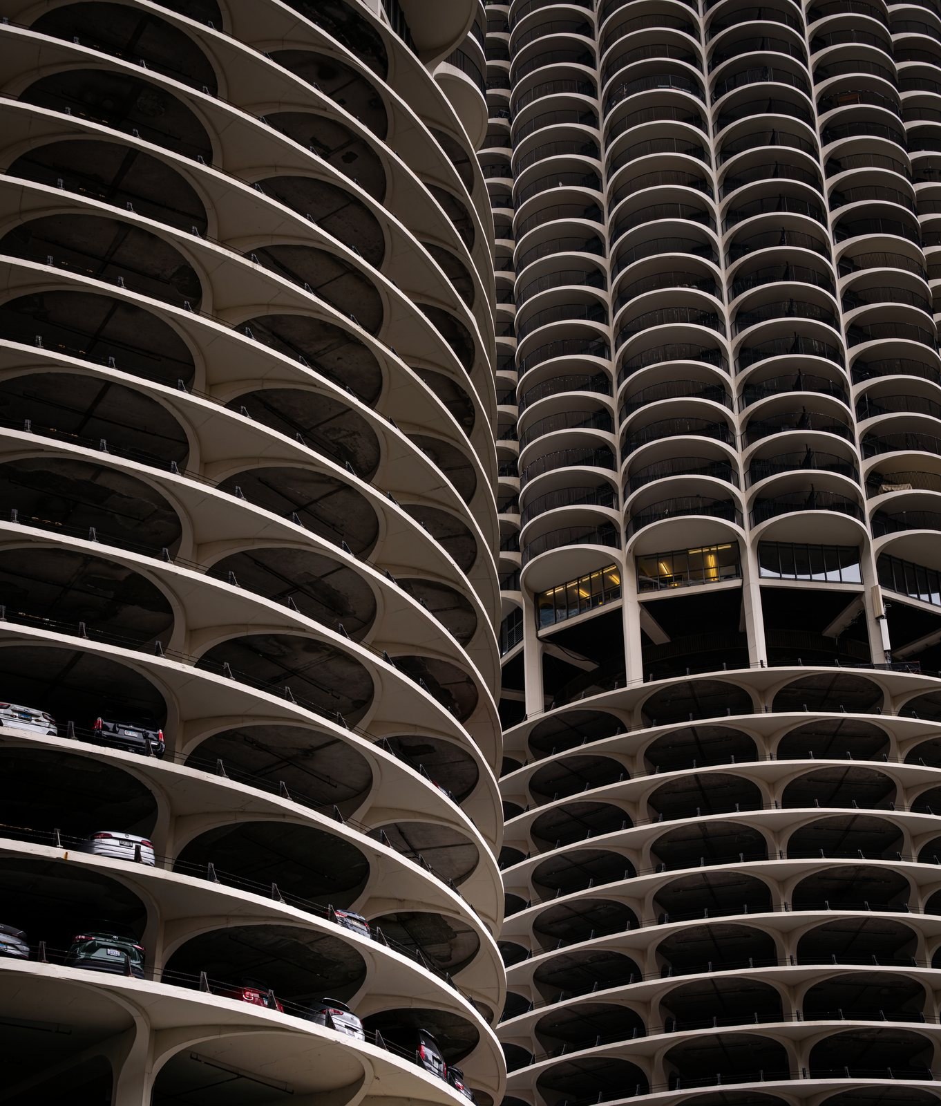 Curving high-rise buildings in Chicago